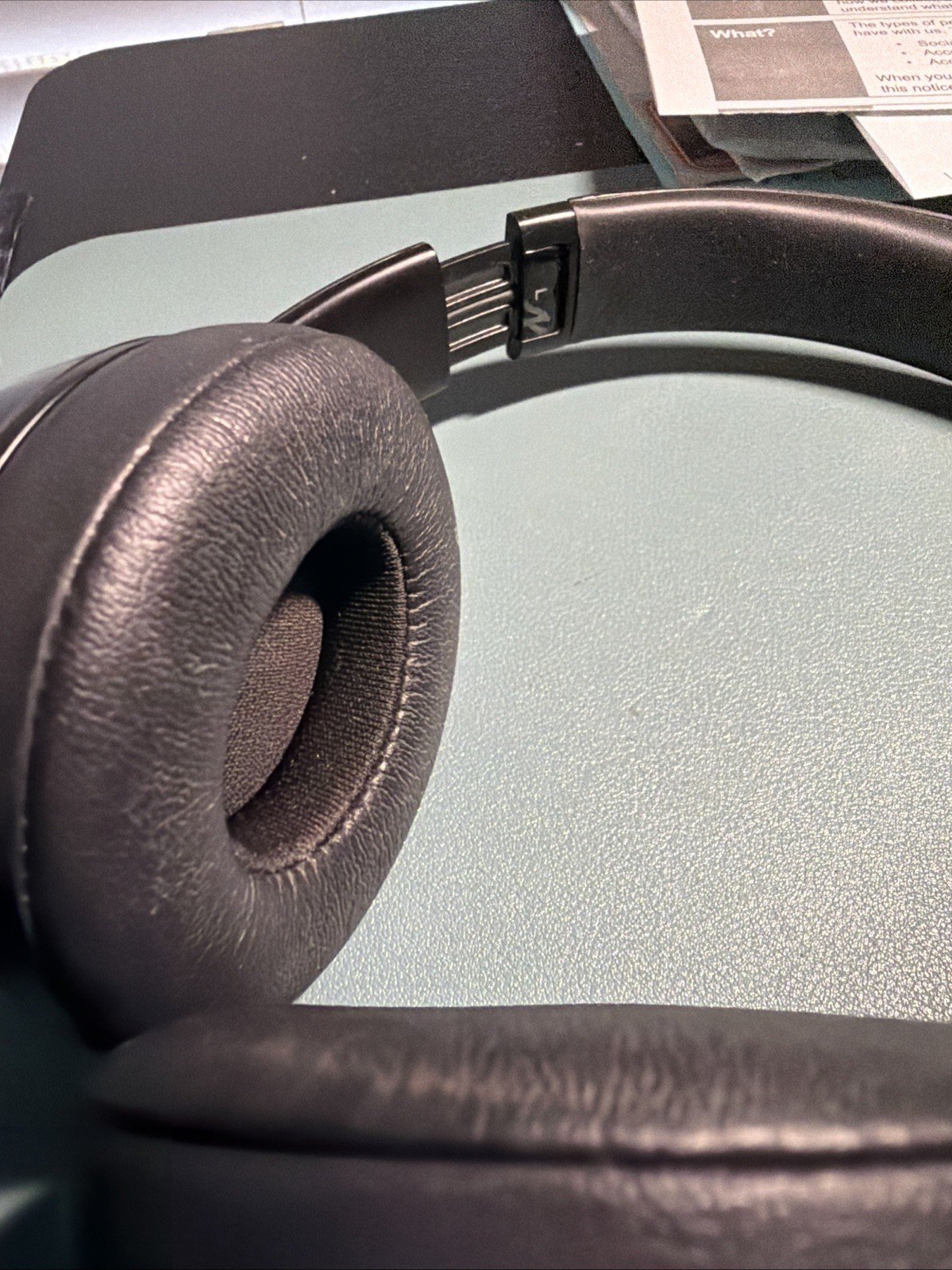 Beats Solo3 A1796 (On-Ear) Headphone Wireless Bluetooth Rechargeable For Repair - Image 2