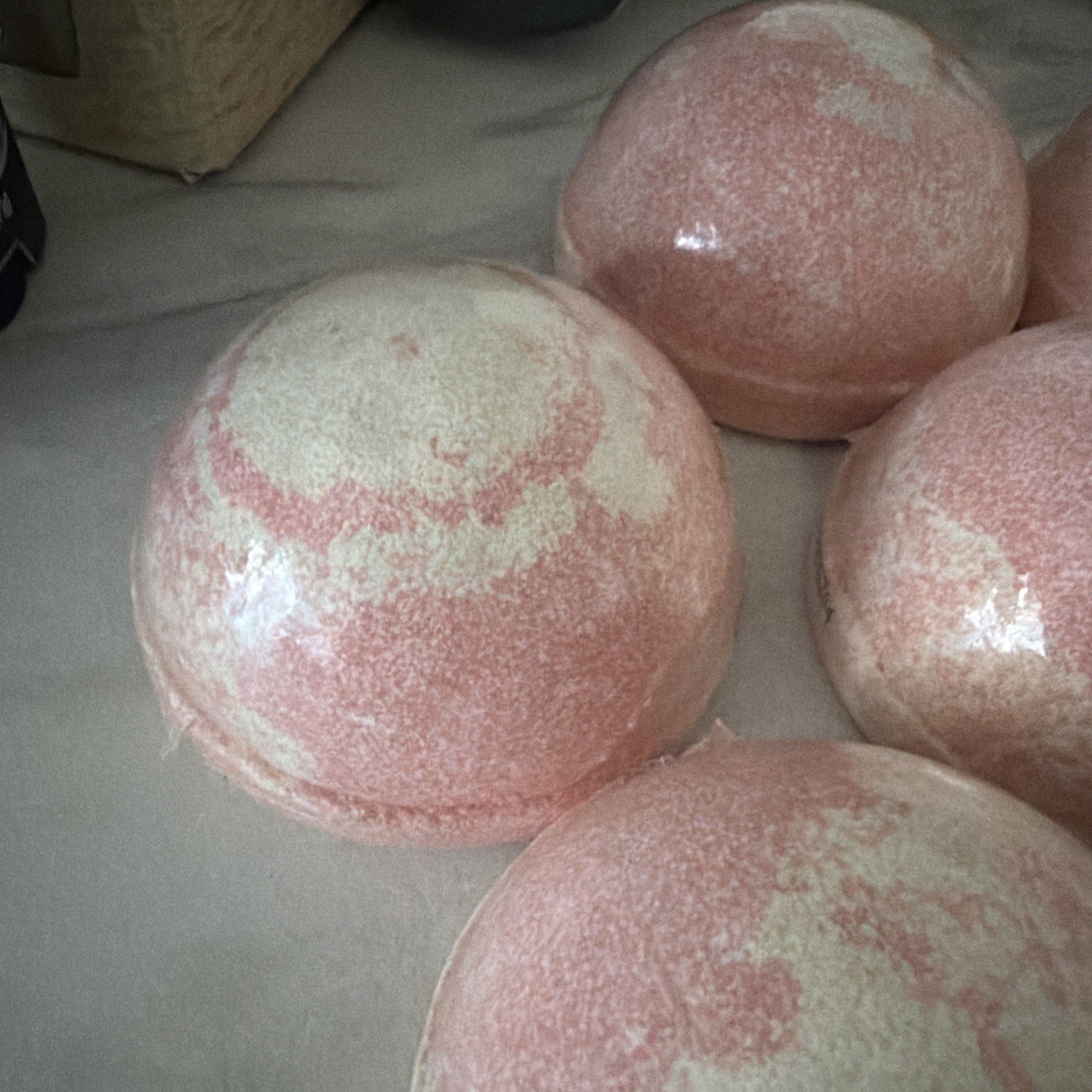 8pcs Love Beauty & Planet Beloved Vegan Bath Bombs Strawberries Lemonade 5 oz. - Image 3