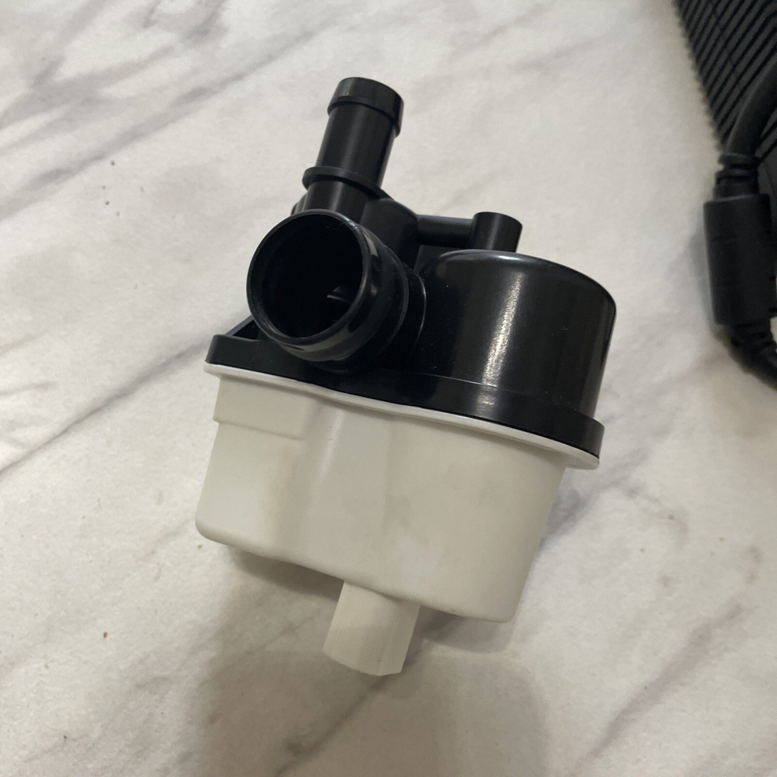 BROKEN Fuel Vapor Leak Detection Pump 0261222018 Comp 16137193479 310-601 BMW