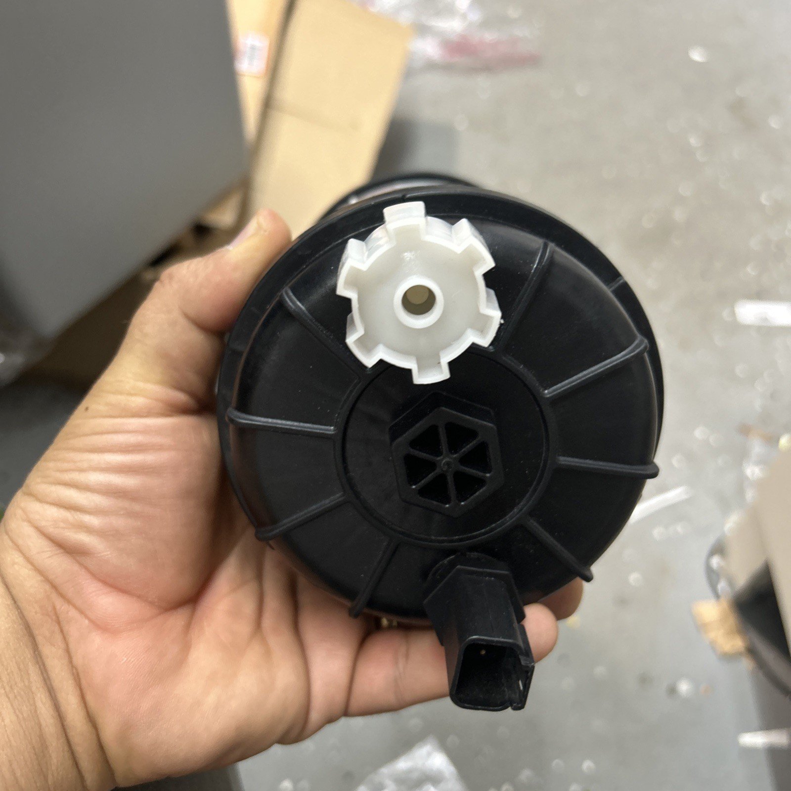 FS1098 Fuel Filter/Water Separator PCV Valve for Cummins B6.7/ISL/L9 Engines - Image 2